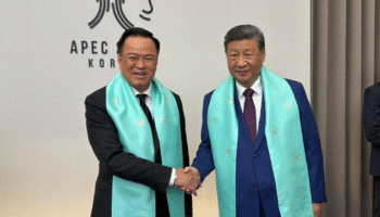 Премьер-министр Анутин вновь приветствует Си Цзиньпина перед закрытием APEC в Южной Корее