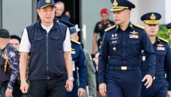 Премьер-министр Анутин возвращается в Сонгкла, чтобы возглавить реагирование на наводнение, так как кризис в Хат-Яй углубляется