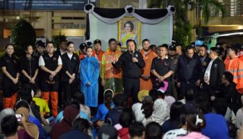 Премьер-министр Анутин посещает зоны затопления в Хат Яе, чтобы поддержать эвакуированных и контролировать усилия по оказанию помощи