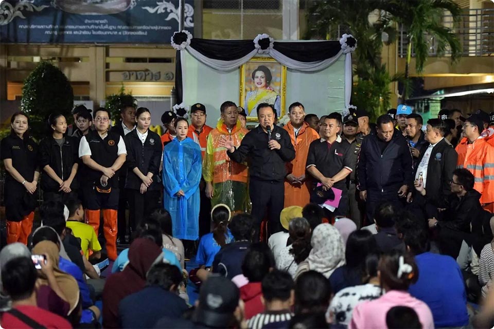 Премьер-министр Анутин посещает зоны затопления в Хат Яе, чтобы поддержать эвакуированных и контролировать усилия по оказанию помощи