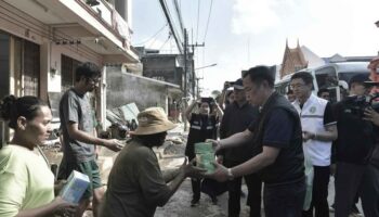 Премьер-министр призывает жертв наводнения в Хат Яи зарегистрироваться