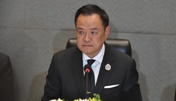 Премьер-министр приносит извинения за ошибку в коммуникации по поводу комментариев о границе и обещает избежать путаницы в будущем.