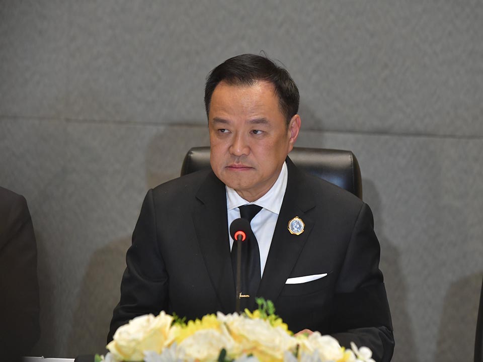 Премьер-министр приносит извинения за ошибку в коммуникации по поводу комментариев о границе и обещает избежать путаницы в будущем.