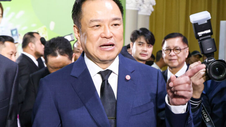 Премьер-министр Таиланда смягчил свою позицию по Камбодже, ссылаясь на обещание Трампа о тарифах.