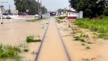 Сильные наводнения в Таиланде вынуждают временно приостановить 10 южных железнодорожных сообщений
