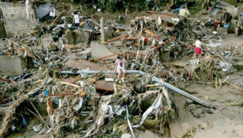 Смертоносный тайфун Калмаэги опустошает Филиппины, в то время как Вьетнам вводит высокий уровень готовности