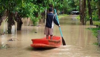 Сонгкхла объявляет 7 зон чрезвычайной бедствия, больница в Паттани под водой