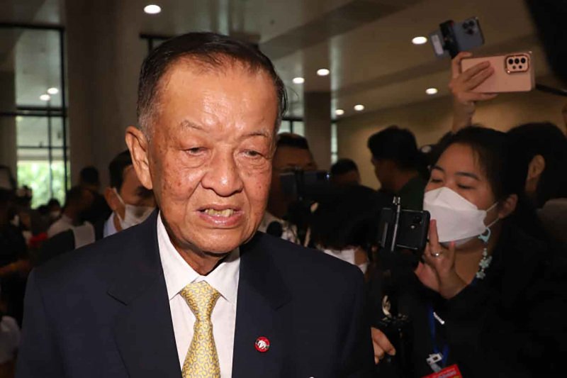 Спикер призывает к единству по вопросу переписывания устава