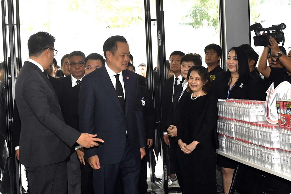 Тайланд мобилизует единую национальную реакцию на наводнения на юге, нацеливаясь на помощь, восстановление и долгосрочное восстановление.