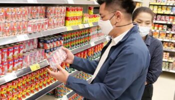 Тайские власти уверяют, что запасы Adequate, поскольку на юг обрушились наводнения, призывают к спокойным покупкам.