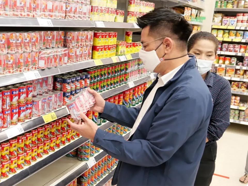 Тайские власти уверяют, что запасы Adequate, поскольку на юг обрушились наводнения, призывают к спокойным покупкам.