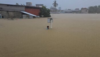 Тайские военно-морские силы отправляют спасательный флот в пострадавший от наводнения Юг