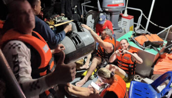 Тайский флот спас четырех российских туристов, застрявших на острове Майтон