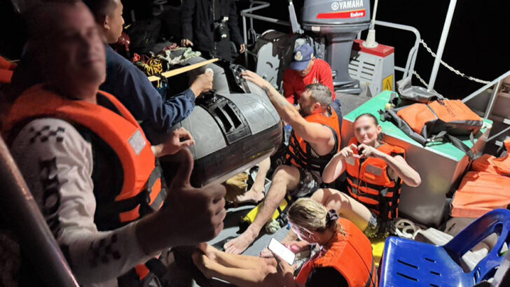 Тайский флот спас четырех российских туристов, застрявших на острове Майтон