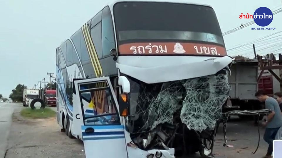 Туристический автобус столкнулся с цементовозом в Хон Каене, 2 человека погибли и 30 получили травмы
