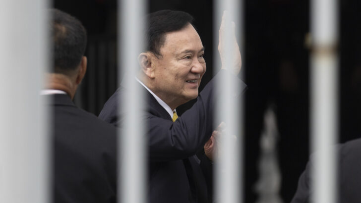 Тхаксин сталкивается с двойными юридическими неудачами: апелляция по разделу 112 и налоговое решение на сумму 542 миллиона долларов США