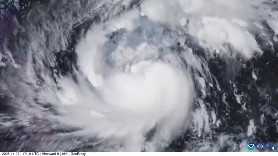 Филиппины выдают предупреждение о штормовом нагоне, угрожающем жизни, по мере приближения тайфуна Фунг-Вонг