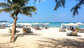 Фирма юридических услуг на Пхукете сообщает о растущем спросе на услуги по получению долгосрочной визы в Таиланде, поскольку пенсионеры выбирают жизнь на острове.