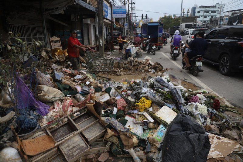 Хатъяй mobilises massive recovery clean-up effort