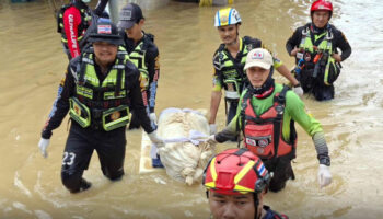 Число жертв наводнения превысило 100 на юге Таиланда; отсутствие официальных извинений от правительства