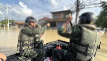 Элитные тайские силы спасают жителей от наводнений в Хатъяй на фоне проблем с безопасностью
