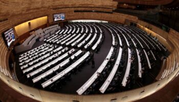 PP предупреждает Анутину против роспуска