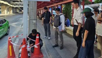 Бангкок представляет узкие цифровые автобусные остановки для снижения загруженности тротуаров