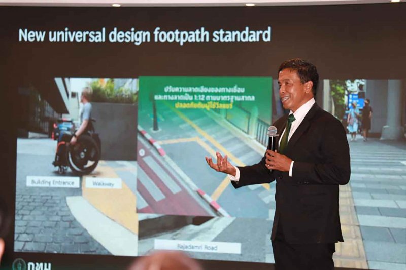 Бангкокцы высоко оценивают губернатора Чадчата: опрос