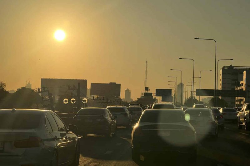 В Бангкоке и соседних провинциях сохраняется смог красного уровня.