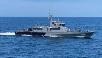 ВМФ Таиланда поддерживает сухопутные войска для восстановления ключевой позиции в Трате на фоне приграничных столкновений