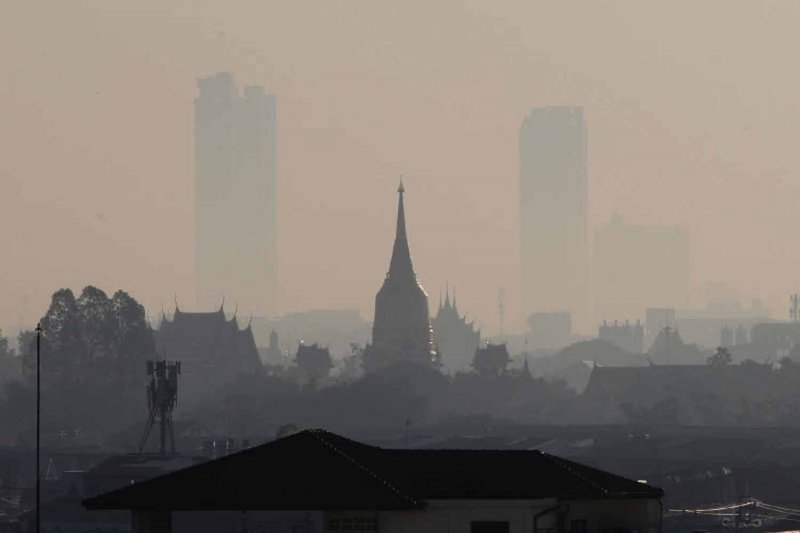 Густой смог достигает красного уровня в Бангкоке и многих провинциях