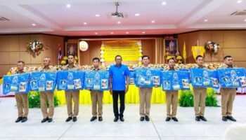 Их Величества даруют 2,500 королевских одеял и медицинских средств жителям Пхетчабури для зимней помощи