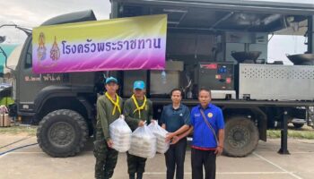 Королевская кухня приносит горячие блюда и уют эвакуированным на границе в Сурине