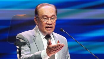 Малайзийский лидер пытается подтолкнуть воюющие стороны вернуться к столу переговоров