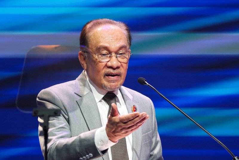 Малайзийский лидер пытается подтолкнуть воюющие стороны вернуться к столу переговоров