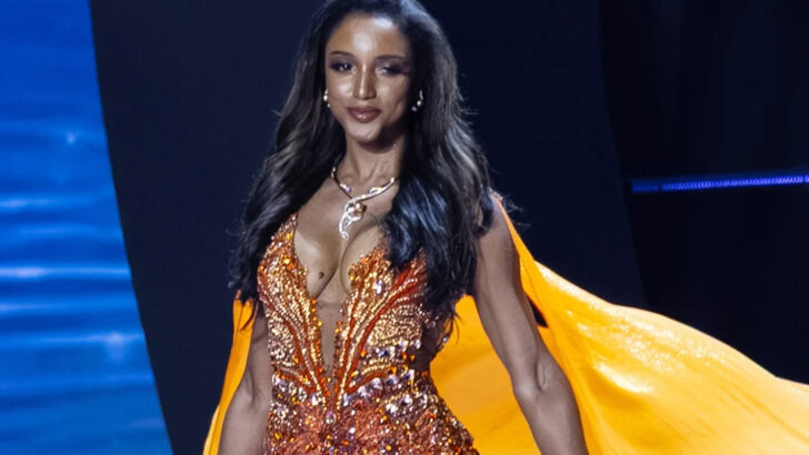 Мисс Ямайка Вселенная возвращается домой после месяца в реанимации в Бангкоке