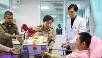 Офис премьер-министра: постоянный секретарь посещает Убон Ратчатани для поддержки сообществ, затронутых границей