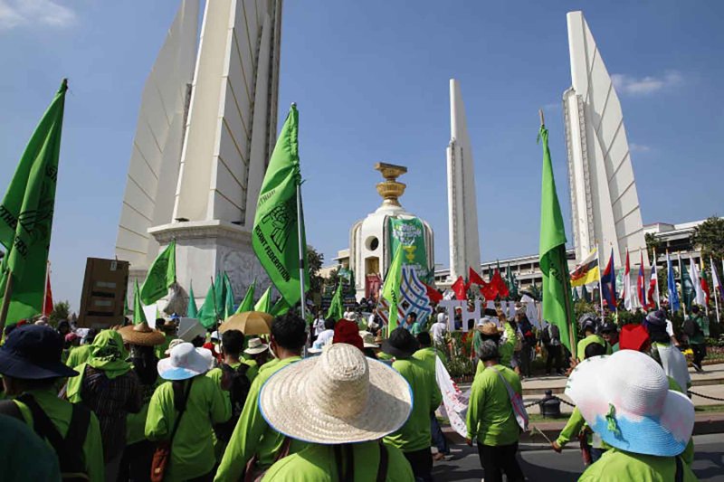 Парламент поддерживает 2 панели для законопроекта о хартии
