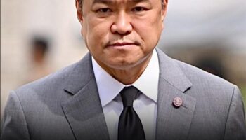 ПМ Анутин подал королевский указ о роспуске парламента, заявил, что власть должна вернуться к народу.