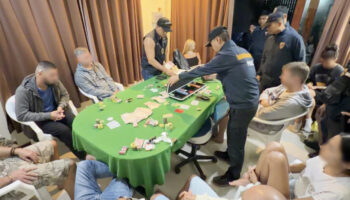 Полиция провела рейд на нелегальную покерную игру на Кох Пхангане, арестовав 10 иностранцев