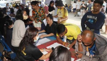 Правительство "извиняется" за задержку с помощью пострадавшим от наводнения