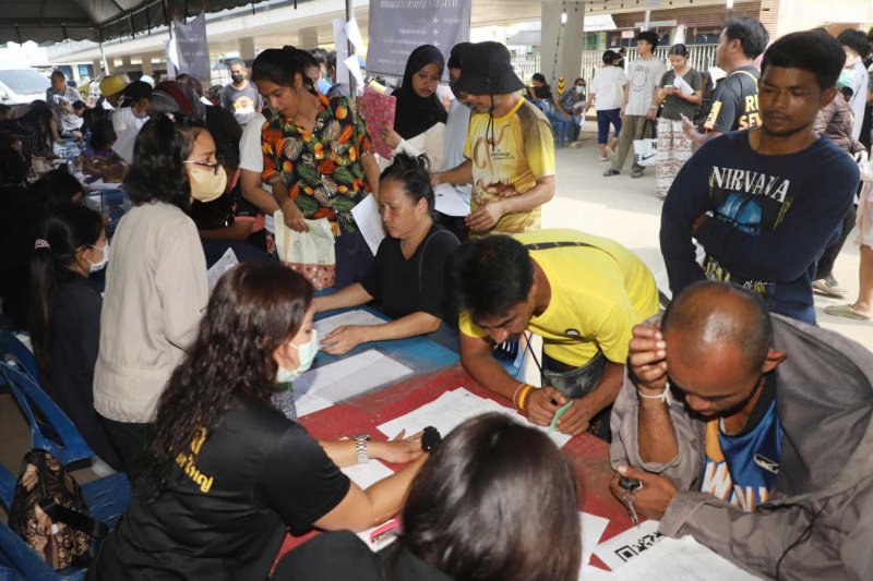 Правительство "извиняется" за задержку с помощью пострадавшим от наводнения