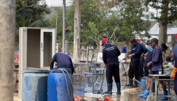 Правительство сообщает, что более 612 000 домохозяйств на юге получили компенсацию за наводнение, так как выплаты продолжаются.