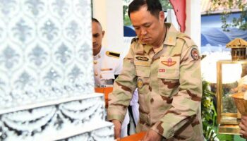 Премьер-министр Анутин возглавляет королевскую церемонию кремации павшего пограничника