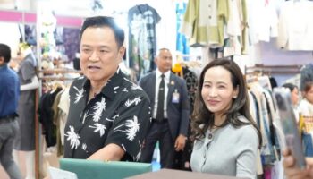 Премьер-министр Анутин посетил OTOP City 2025, приглашает общественность отмечать тайские продукты местного производства.