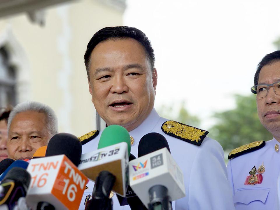 Премьер-министр Анутин распускает парламент, отвергает обвинения оппозиции в политическом предательстве