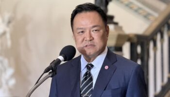 Премьер-министр говорит, что переговоры с китайским послом прояснили позицию Таиланда, подчеркивая, что цель - мир, а не давление.