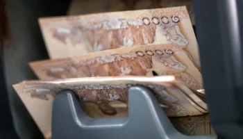 Сила тайского бата создает проблемы для экономики, предупреждает министр финансов