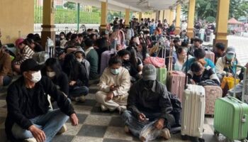 Сотни тайских репатриантов застряли на границе