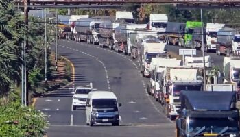 Таиланд останавливает экспорт топлива на границе Чонг Мек в связи с эскалацией боевых действий рядом с Камбоджей.